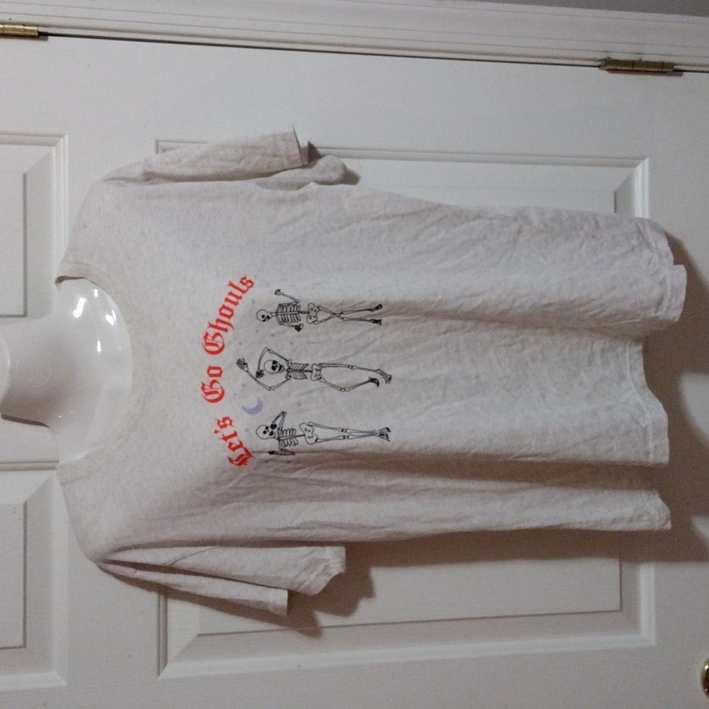PINK Victoria's Secret "Let's Go Ghouls" Campus Tee XS 🆕 - Picture 3 of 7